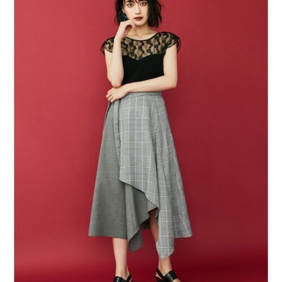 Asymmetric flare skirt - Picture 10 of 10
